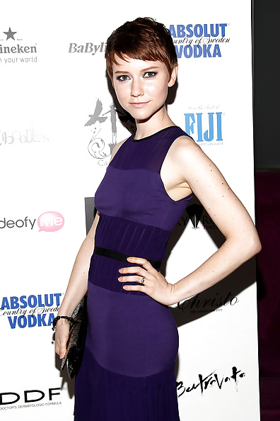 Valorie Curry #40725282