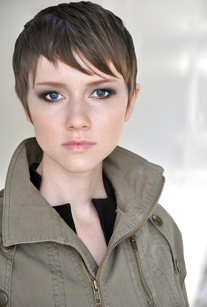 Valorie Curry #40725411