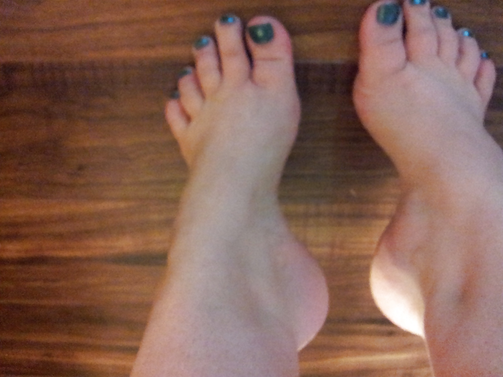 Jewellery, Nylons and Flip-Flops #24737958