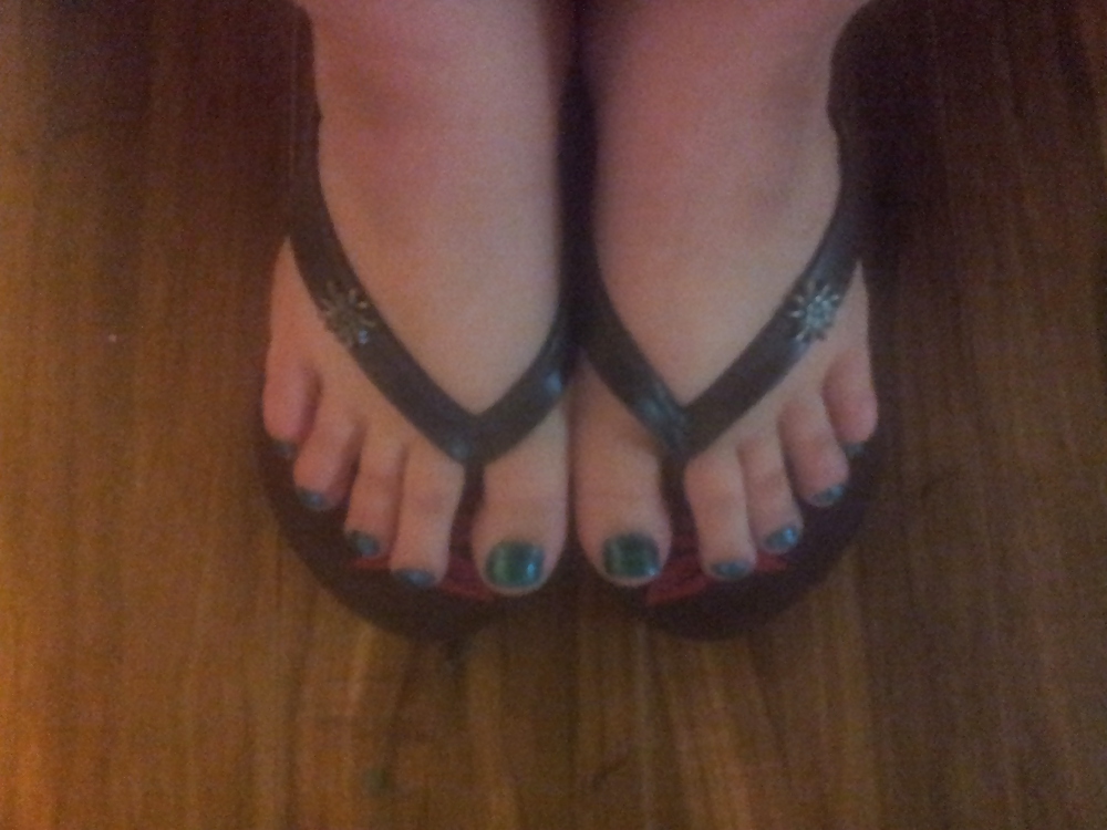 Jewellery, Nylons and Flip-Flops #24737994