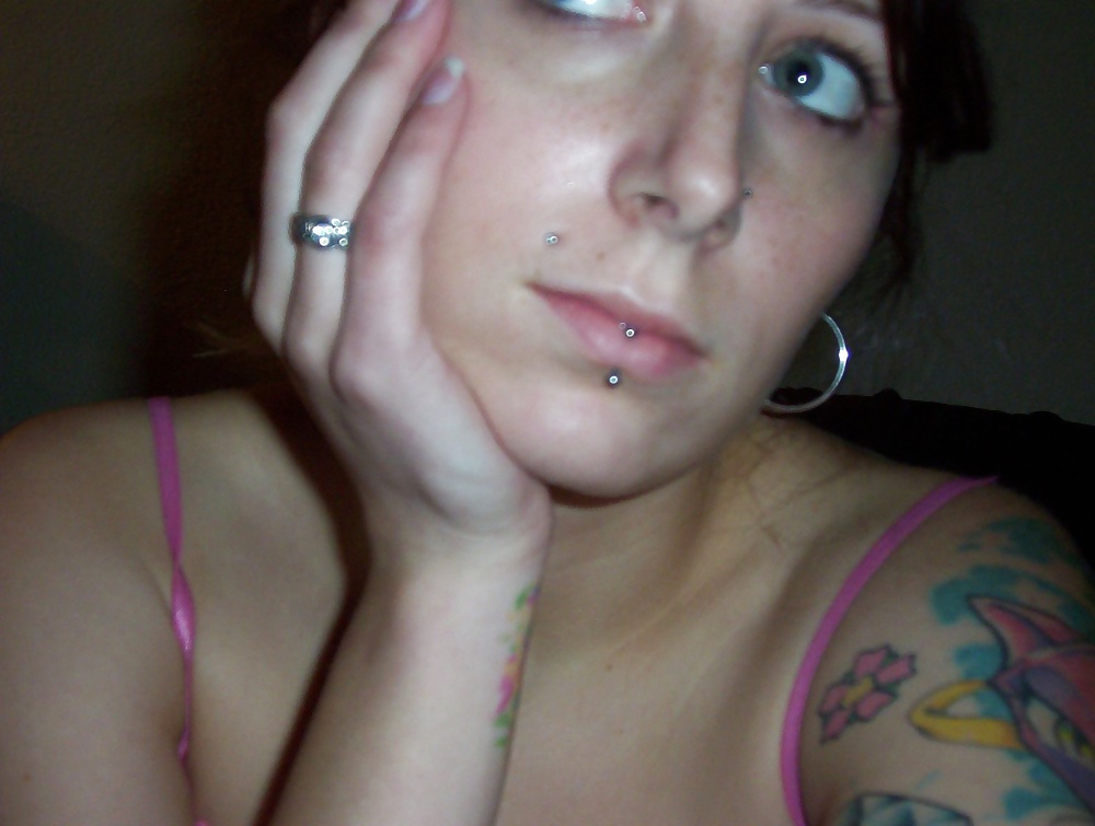 Tatooed Freundin Liebt Posiert Und Saugen Hahn #34944795