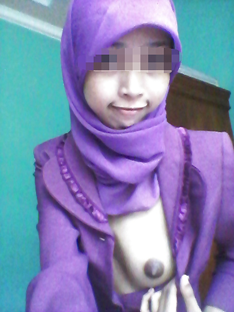Indonesisch-Mädchen Lila Hijab #33346432