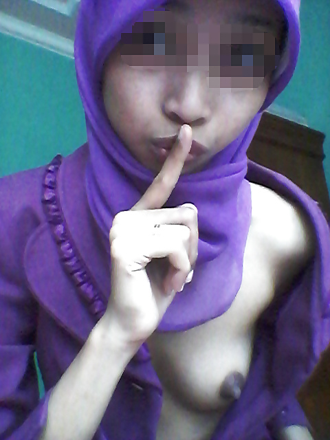 Indonesia-cewek jilbab ungu
 #33346435
