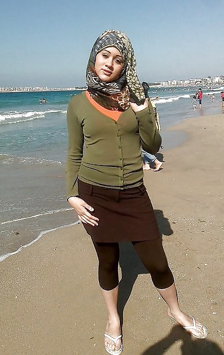 Mezcla de pies musulmanes hijabi 
 #30858398