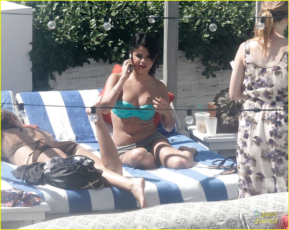 Selena Gomez - Hot Bikini Pics of a Latin Teen Slut #39037490