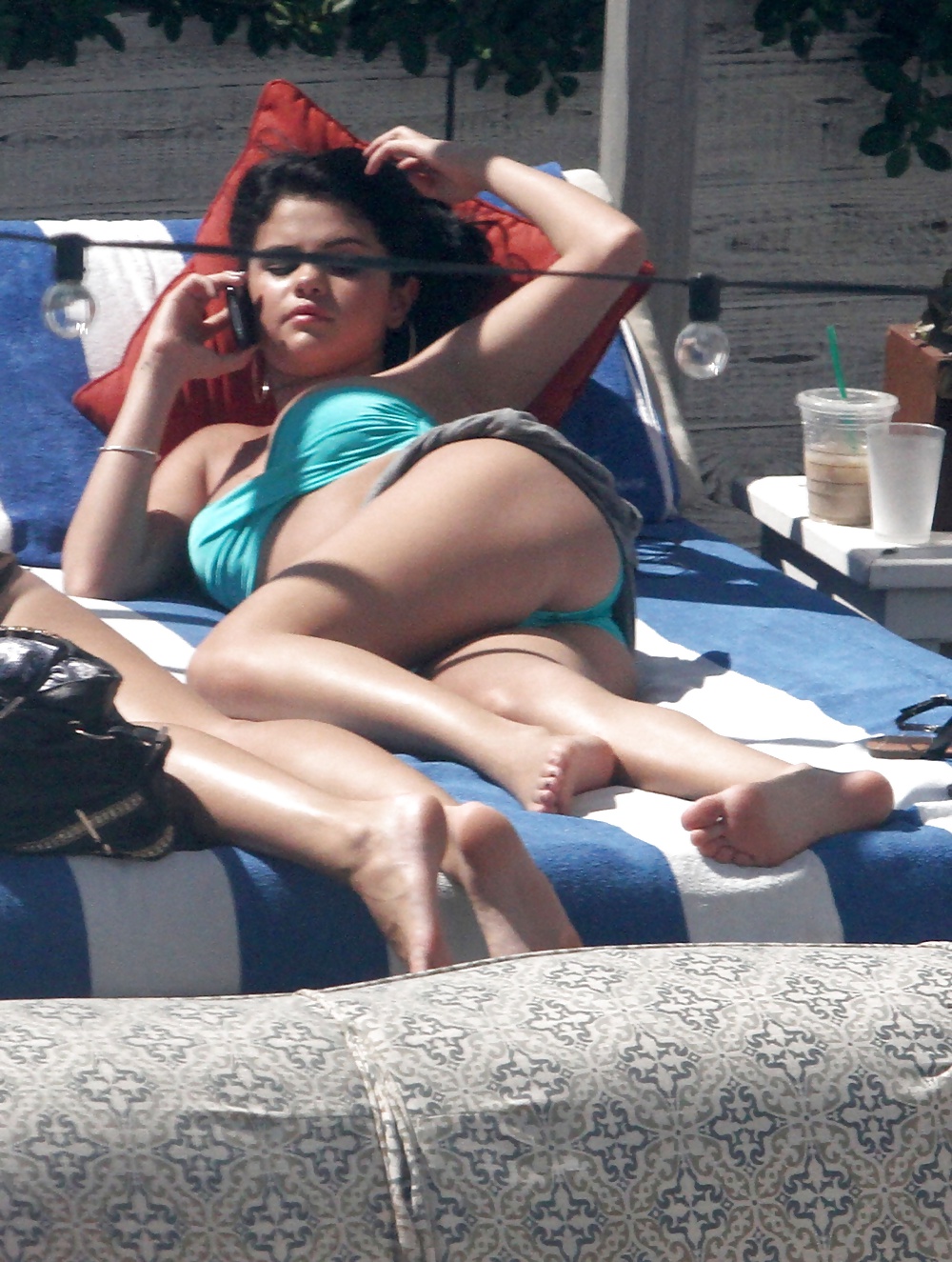 Selena gomez - fotos de bikini caliente de una zorra joven latina
 #39037674
