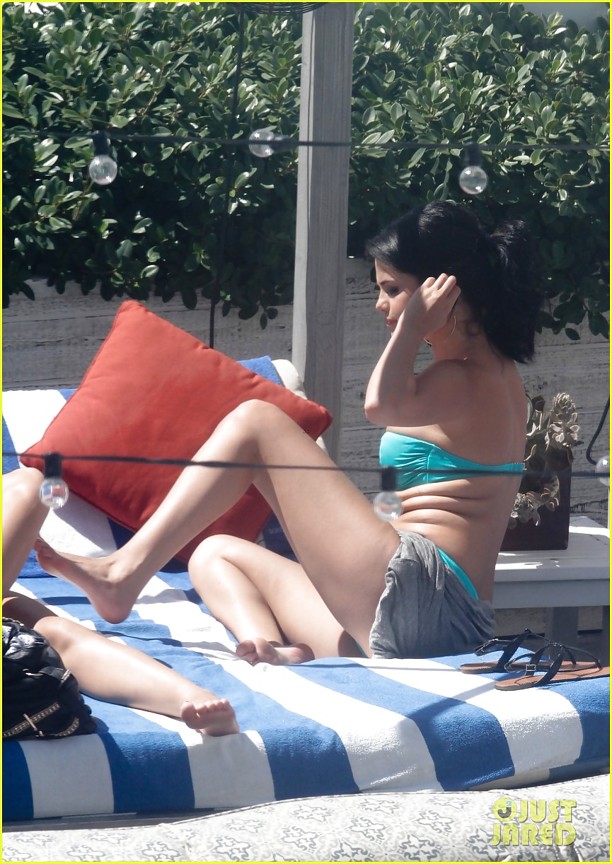 Selena Gomez - Hot Bikini Pics of a Latin Teen Slut #39037720