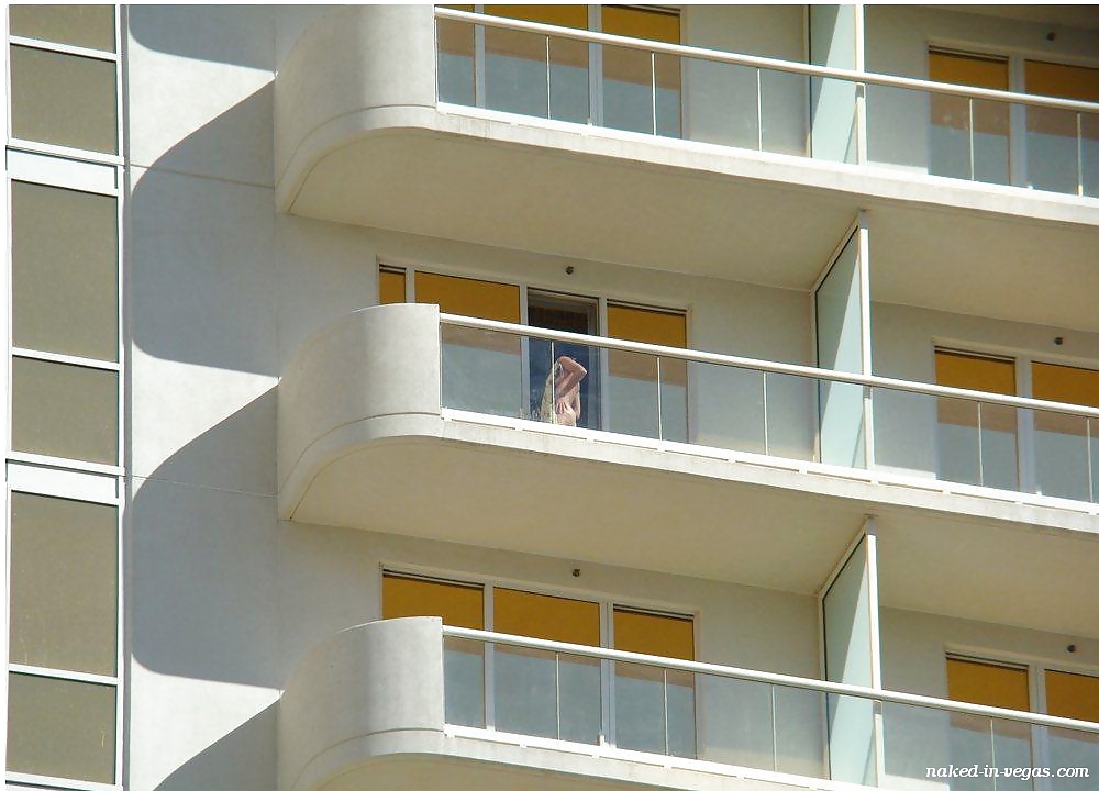Balcón voyeur
 #38053110