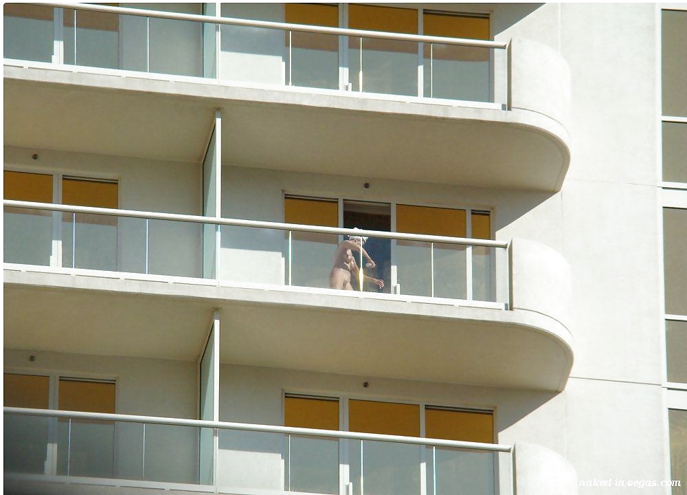 Balcón voyeur
 #38053118