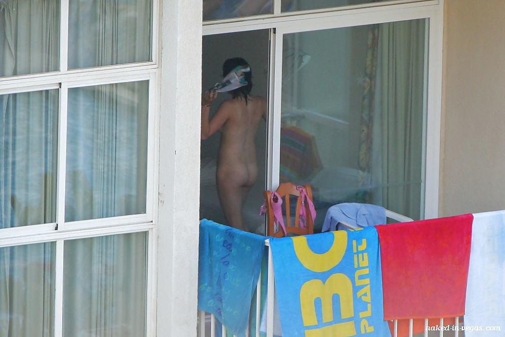 Voyeur Balkon #38053164