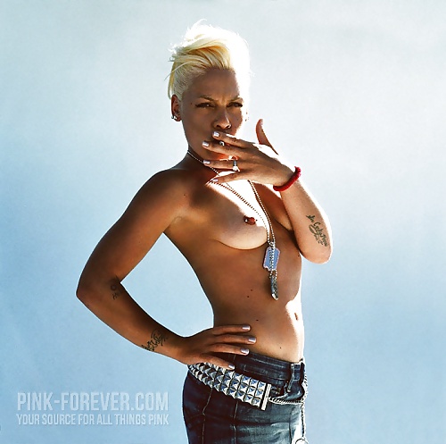 Pink (P!nk) Alecia Moore #25589041