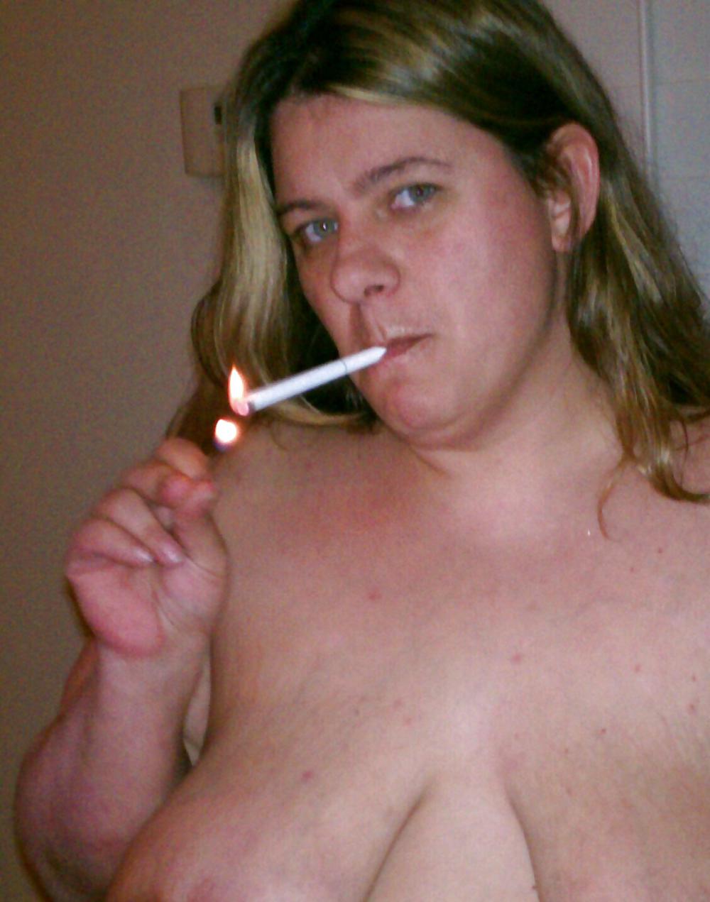 Esposa fumando antes del sexo
 #24050343