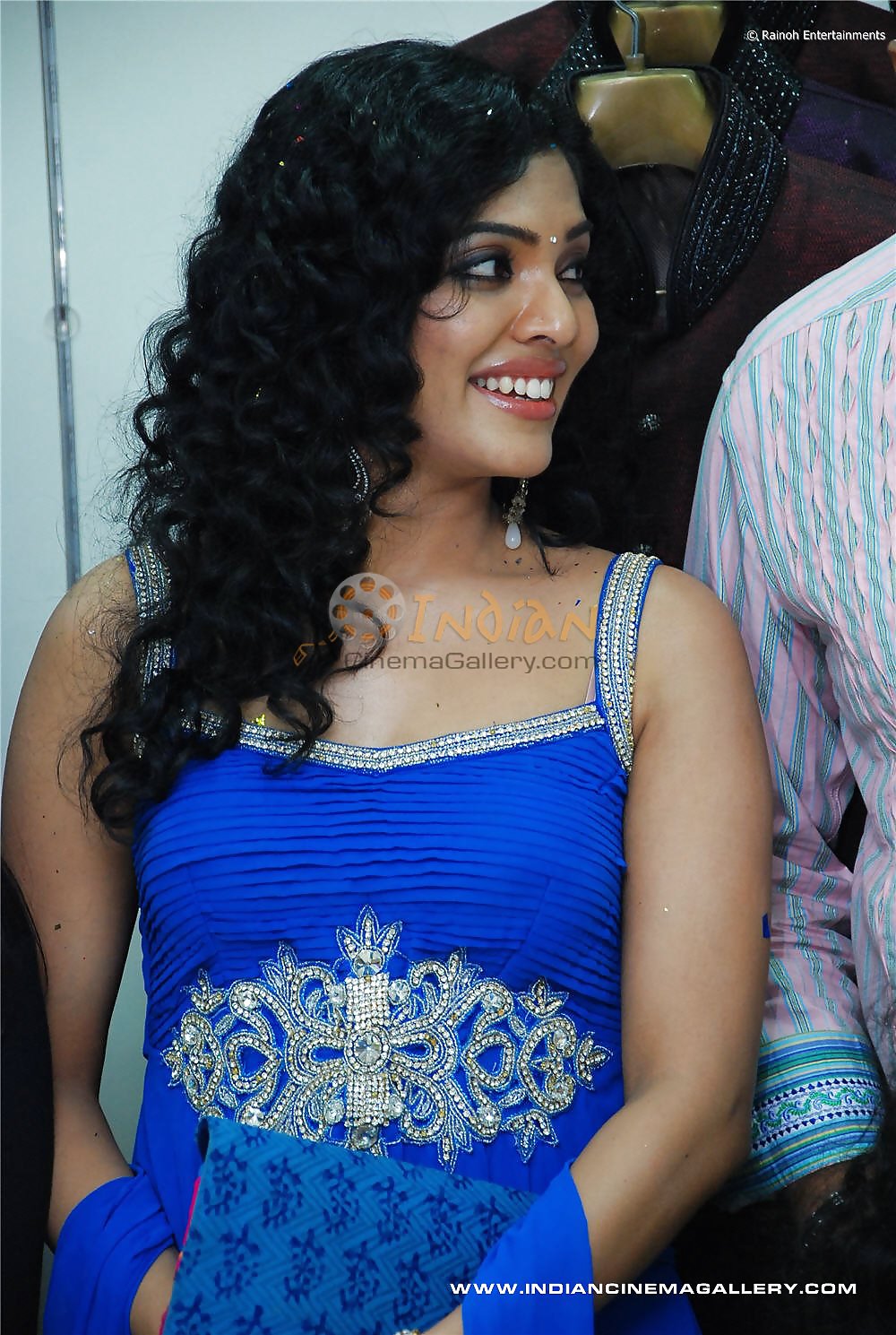 Chaud Face-rima Kallingal #23385608