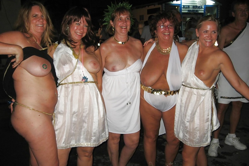 Todo tipo de tetas 6
 #28665947