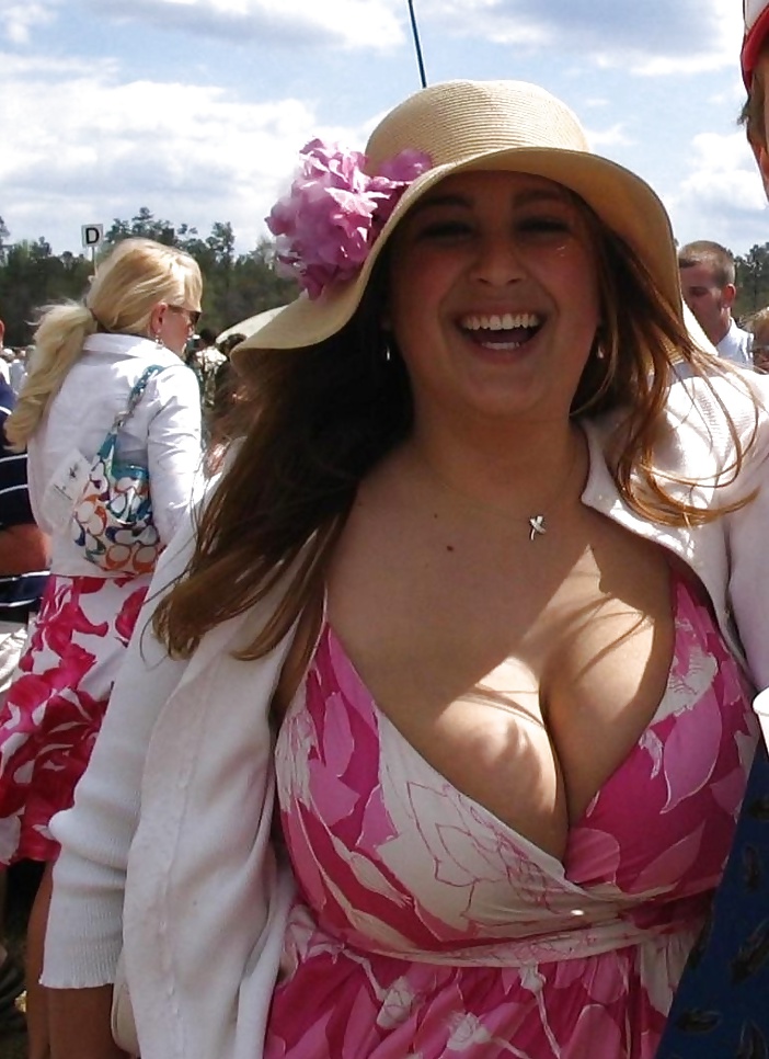 Big tits cleavage #34302151