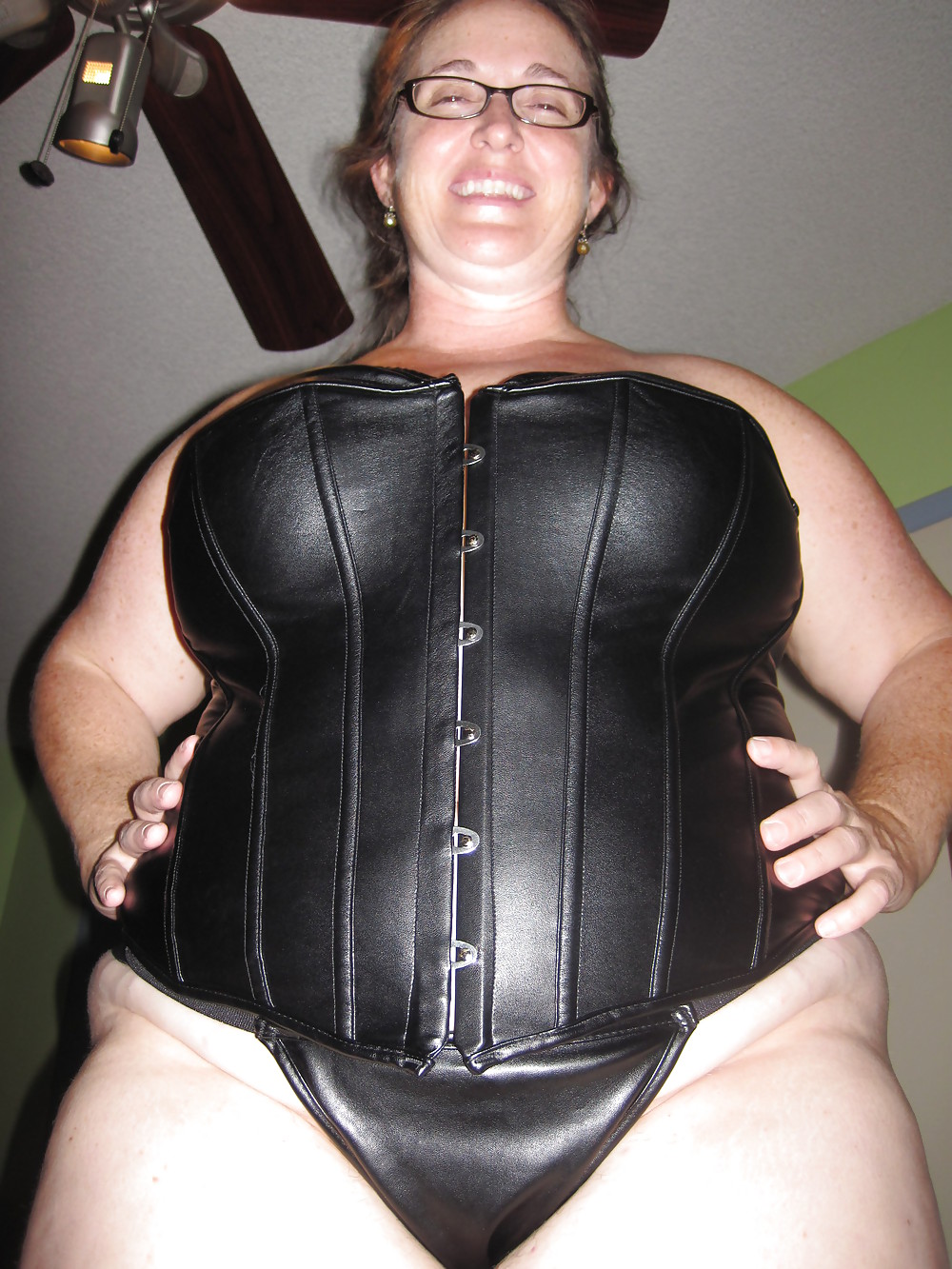 Maureen lyall - corsetto di pelle parte 2
 #23598425