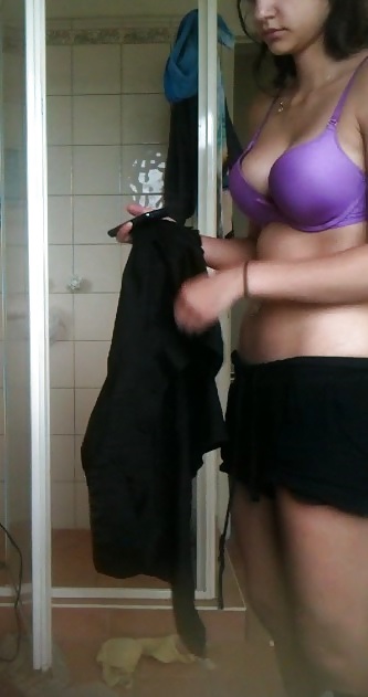 Foto di nudo di mia sorella con telecamera nascosta (la migliore finora)
 #23624011