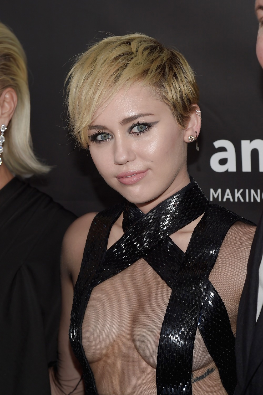 Miley cyrus - amfar la inspiration gala, oct 2014
 #31890060