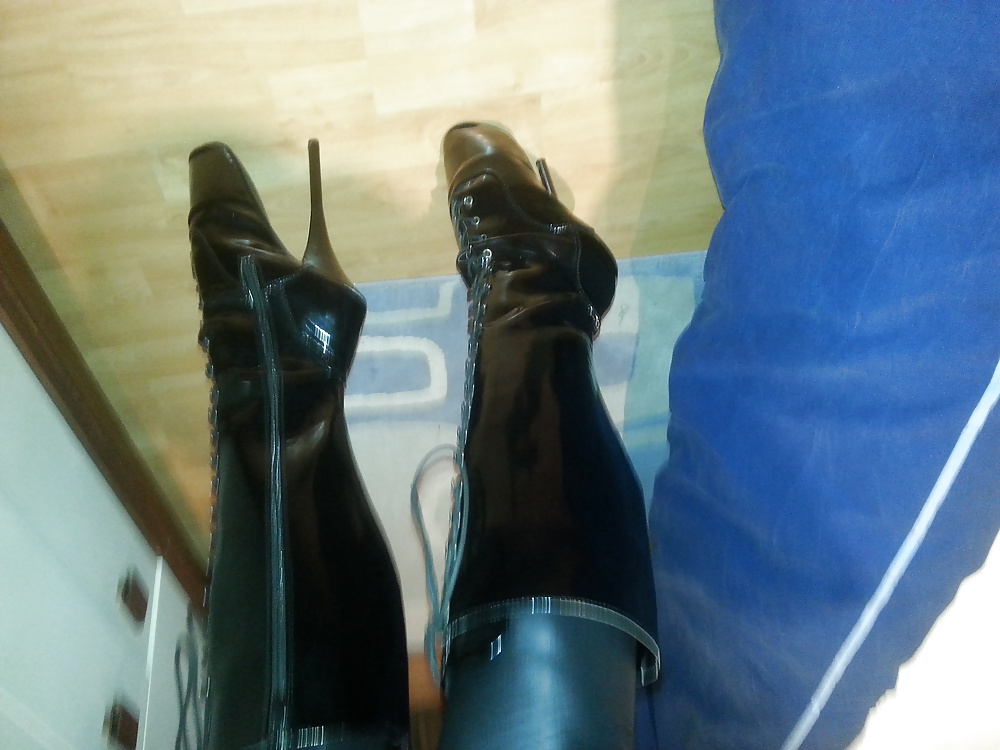 Moi en maid chez moi
 #27003008