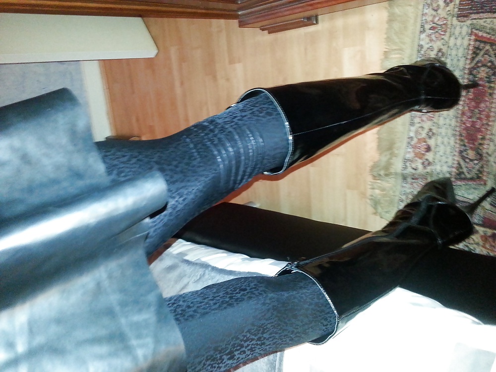 Moi en maid chez moi
 #27003042