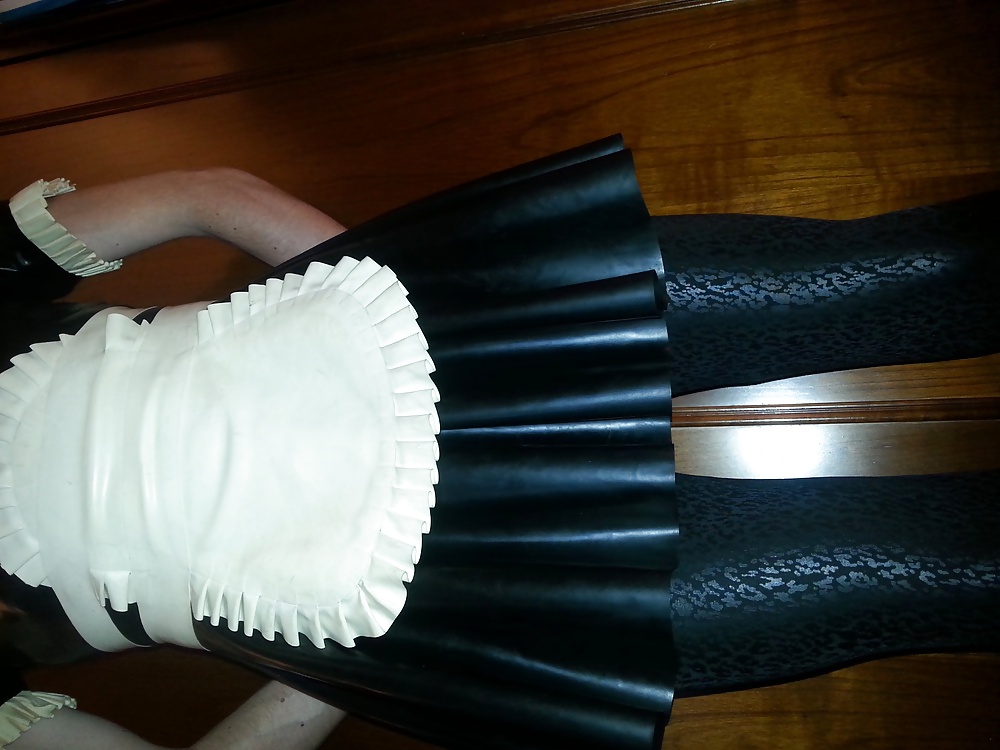 Moi en maid chez moi
 #27003062