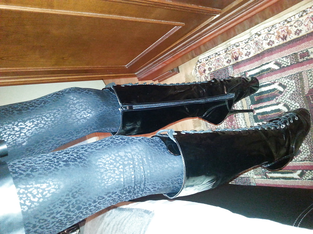 Moi en maid chez moi
 #27003096