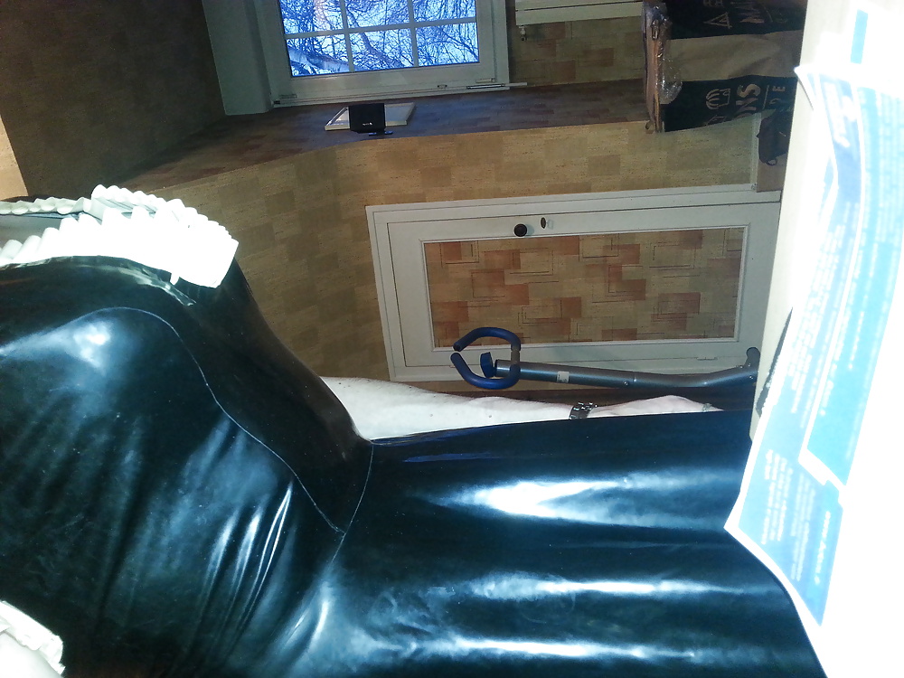 Moi en maid chez moi
 #27003108