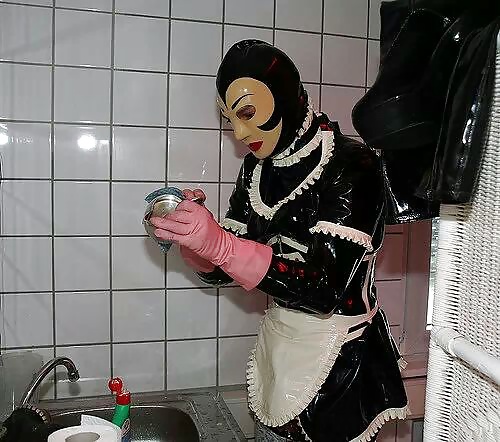 Moi en maid chez moi
 #27003160