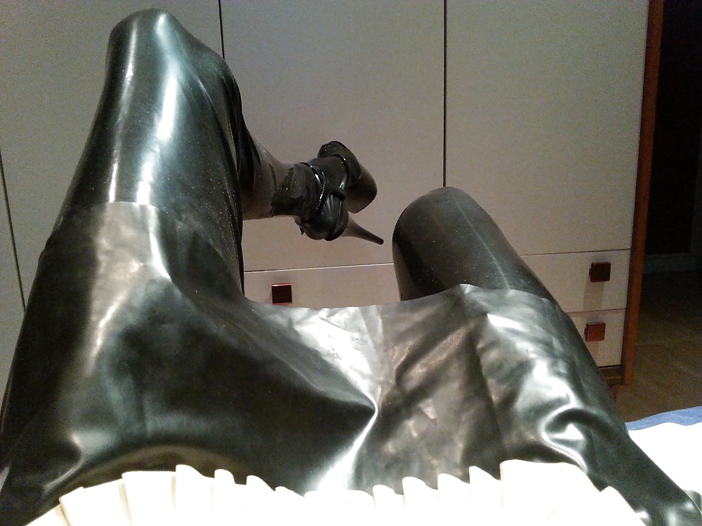 Moi en maid chez moi
 #27003189