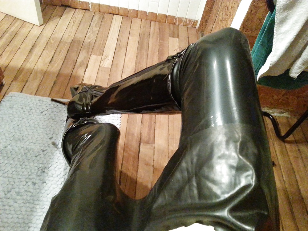 Moi en maid chez moi
 #27003229