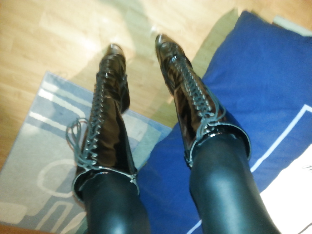 Moi en maid chez moi
 #27003242