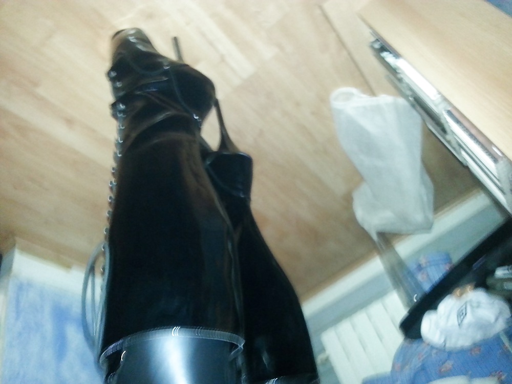 Moi en maid chez moi
 #27003256