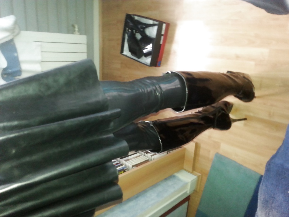 Moi en maid chez moi
 #27003261