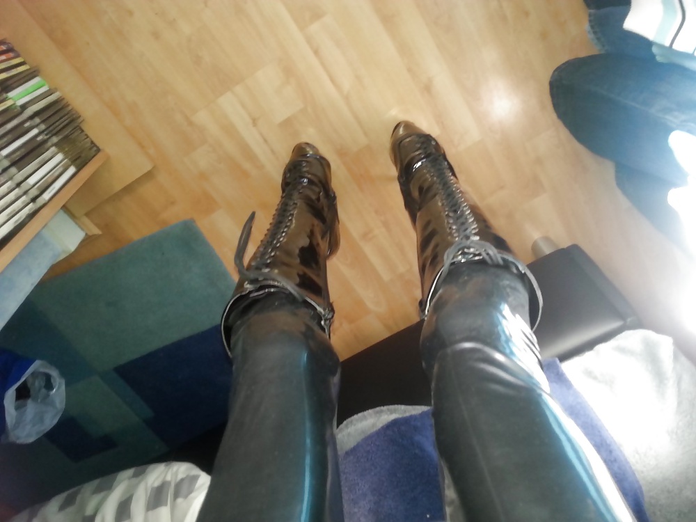 Moi en maid chez moi
 #27003272