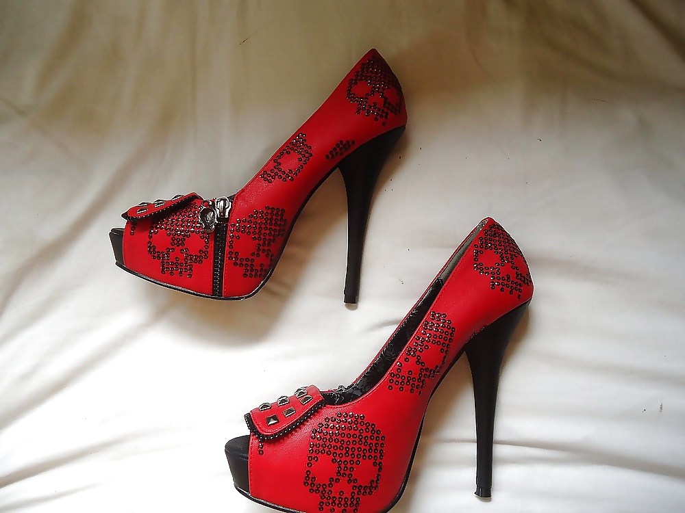 ¿Debo usar tacones rojos?
 #29560166