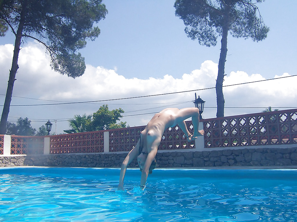 Meerjungfrau Taucht Im Schwimmbad #31984557