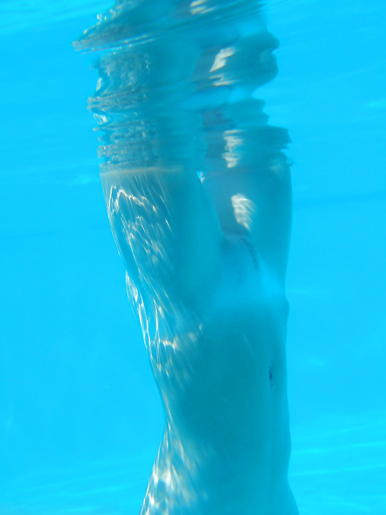 Mermaid dives in swimming pool #31984559