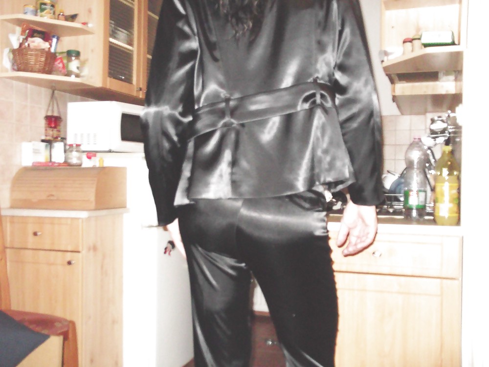 Costume De Satin Noir (pantalon, Corset, Veste) #23032913