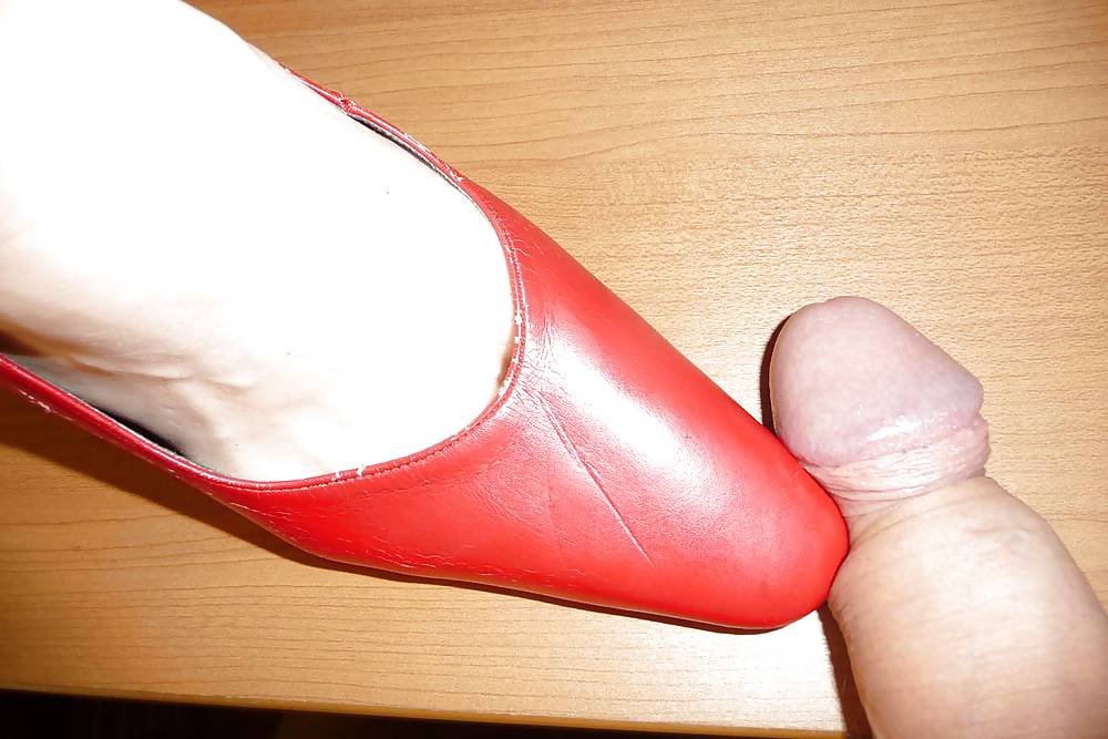 Red pumps and cock (3) #36080300