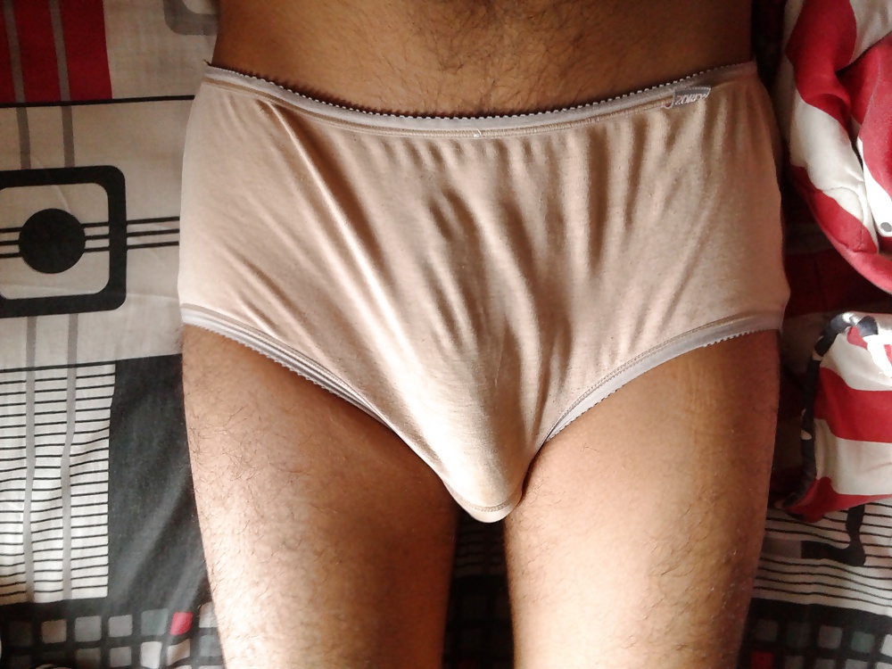 Celana dalam bekas tante
 #39892596