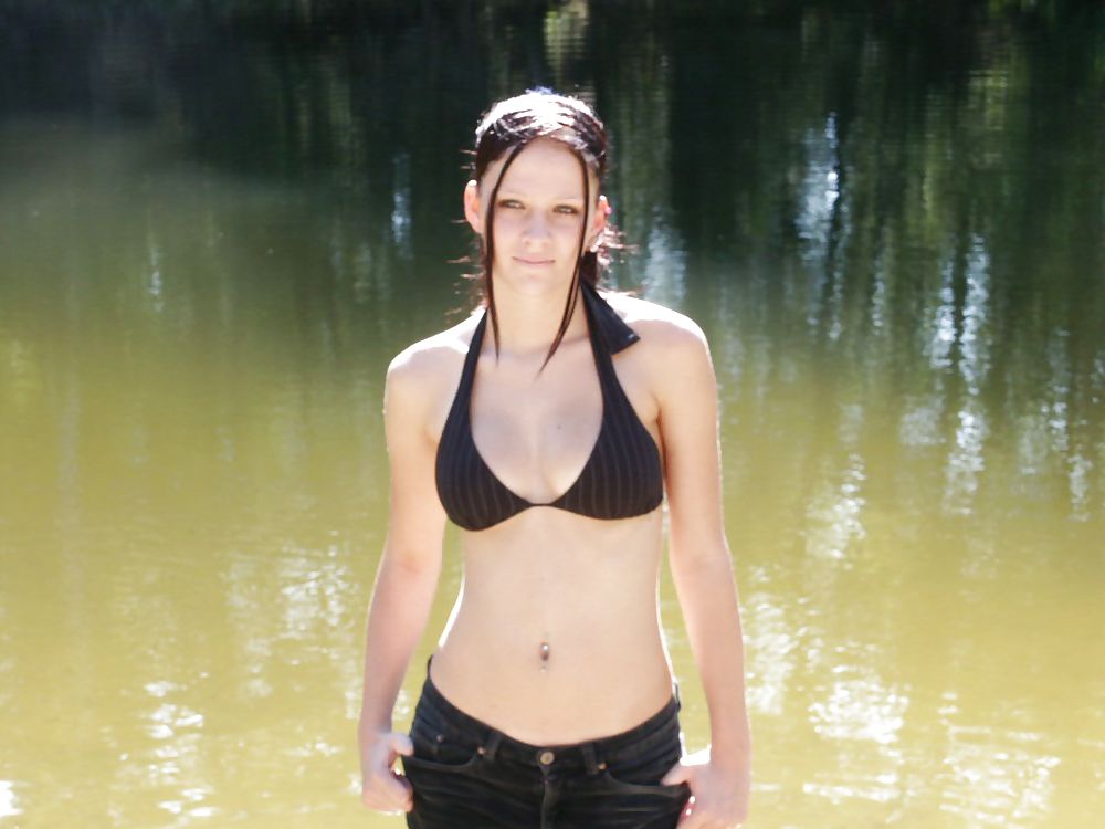 Mädchen In Der Scheune Vor, Auf Dem Bett, Auf See, In Bad #24870708