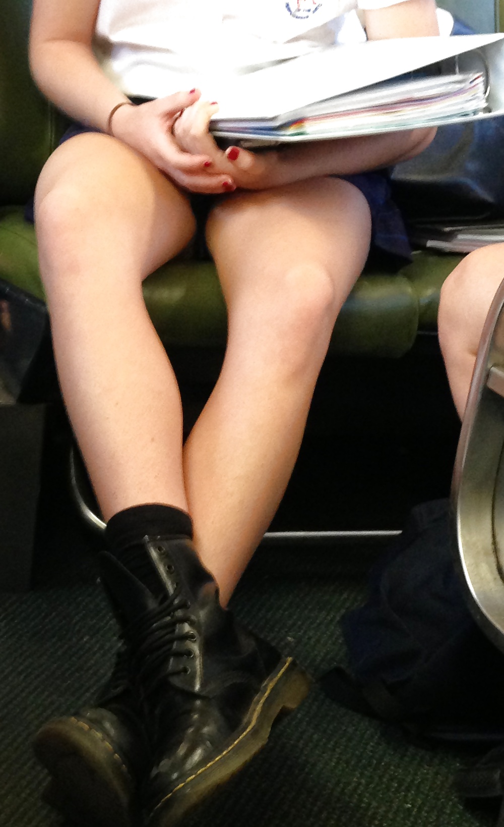 Sensuelle Fille Blonde Upskirted Sur Le Train #33514496