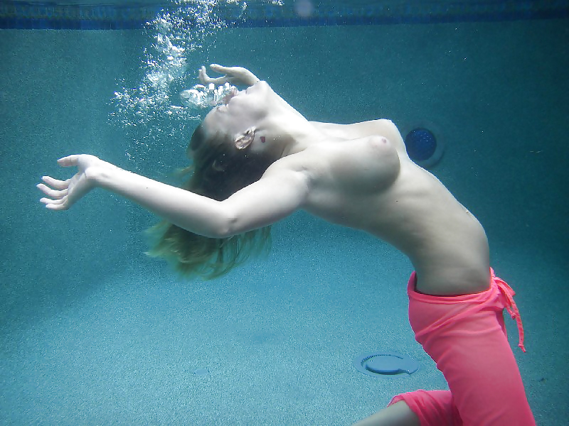 Mädchen Unter Wasser #25147668