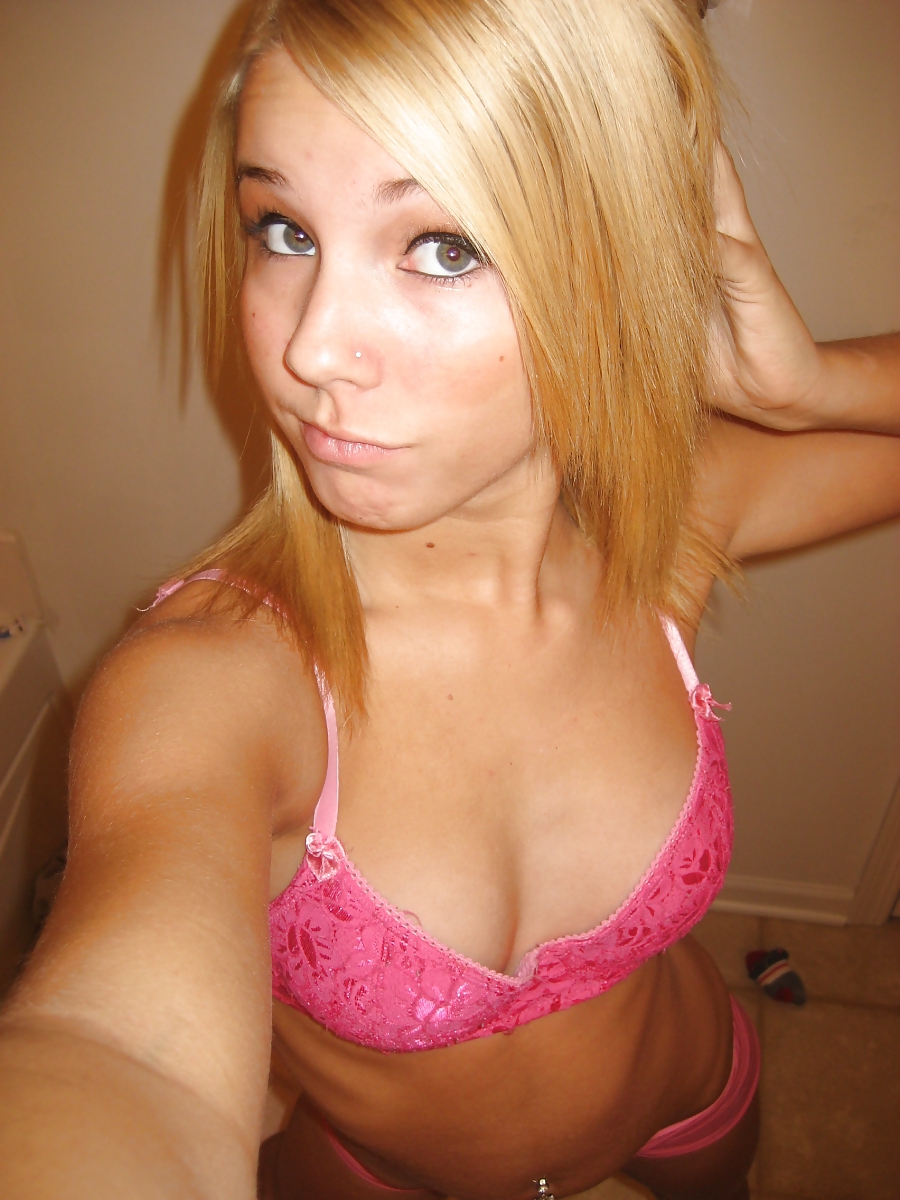Blond Teen Girl with amazing body Selfshot 2of3 #23372114