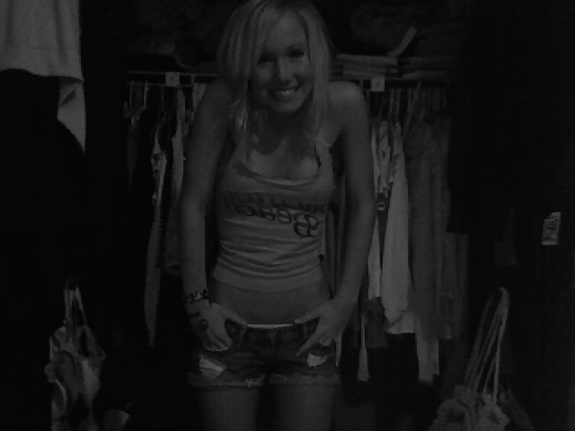 Rubia joven con cuerpo increíble selfshot 2de3 #23372748