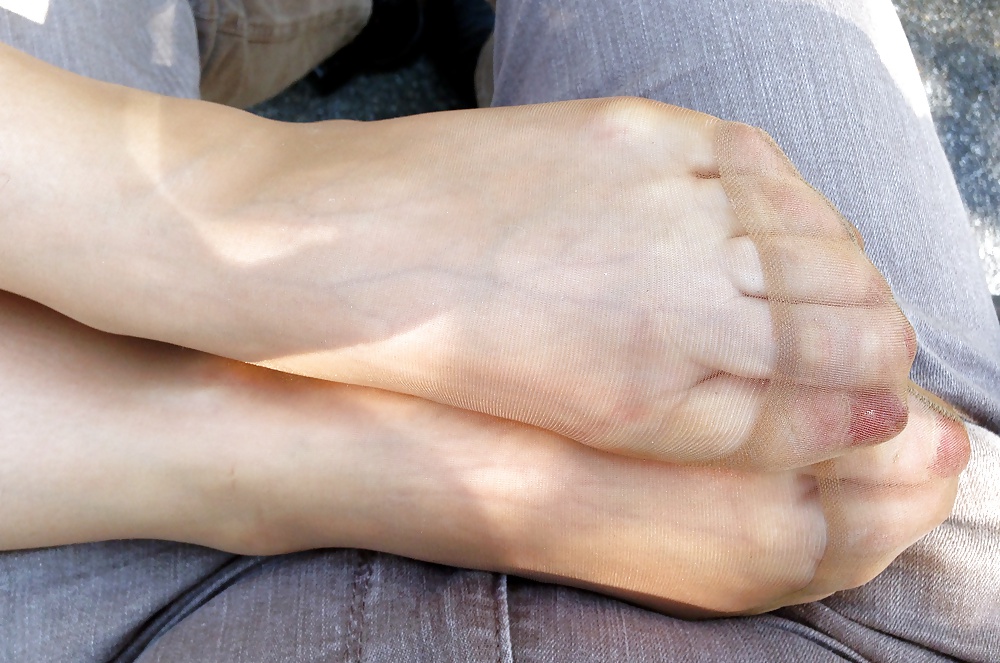 Frau Füße In Nylons - Proben 3 #27965595