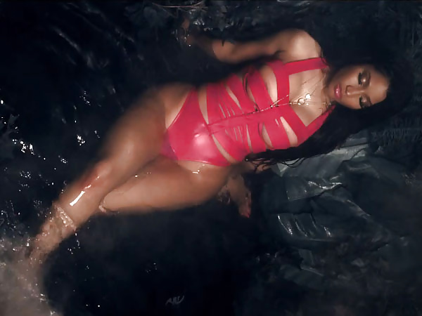 Nicki Minaj's 'Anaconda' Video #32911313