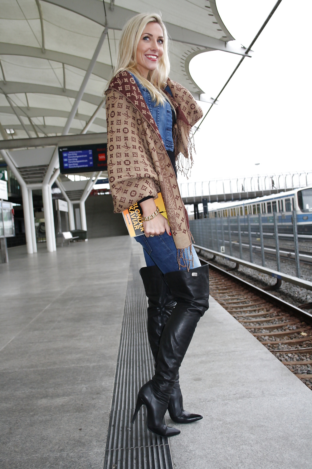 Chicas en botas. frauen in stiefel part.3
 #32767494