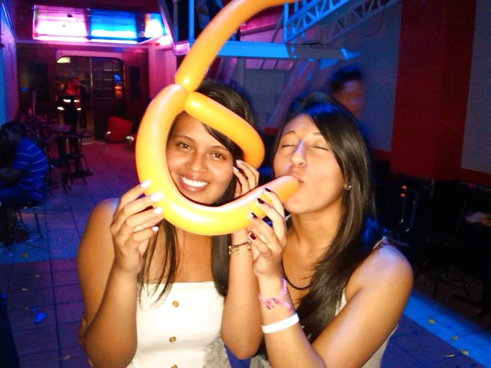 Unas puticas de la U #34924979