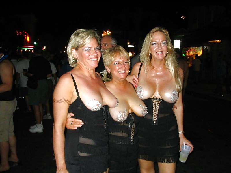 Amateur mature out and about with their tits hanging out 12  #33368015